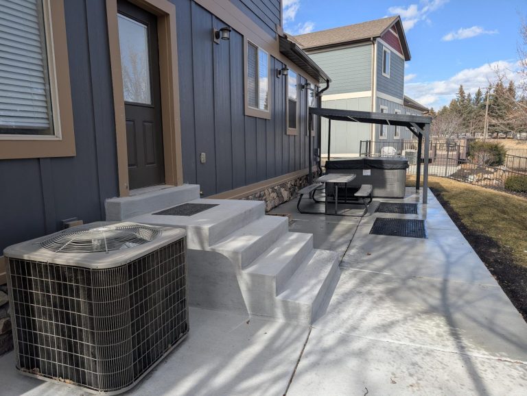 backyard_patio_hot_tub_002